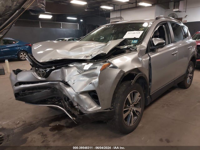 Toyota Rav4 Xle 2017 2T3RFREV2HW684491 Image 2