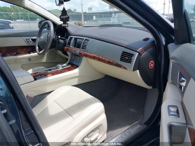 2010 JAGUAR XF SAJWA0GB2ALR65300 Photo 4