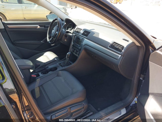 1VWAT7A34GC056364 Volkswagen Passat 1.8t R-line