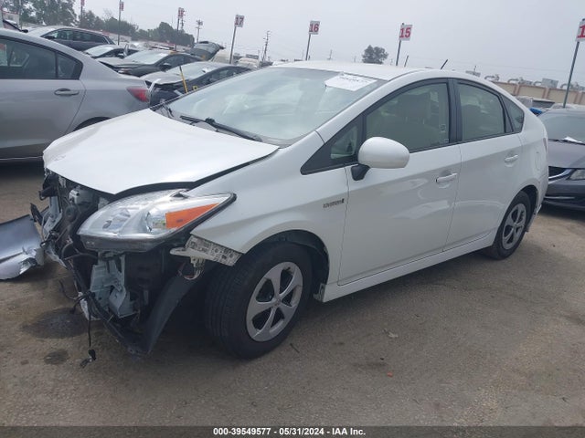 Toyota Prius Three 2015 JTDKN3DU6F0437616 Image 2
