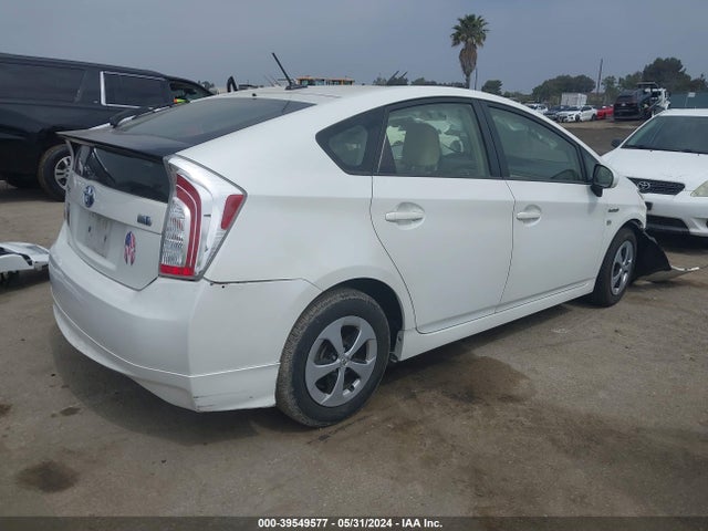 Toyota Prius Three 2015 JTDKN3DU6F0437616 Image 4