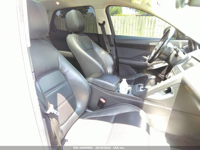 2019 JAGUAR E-PACE SADFJ2FX6K1Z42417 Photo 4