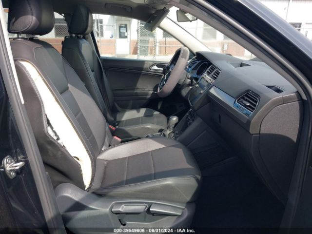 3VV2B7AX3JM108068 Volkswagen Tiguan