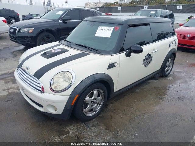 2008 MINI COOPER CLUBMAN WMWML33528TN66900 Photo 1