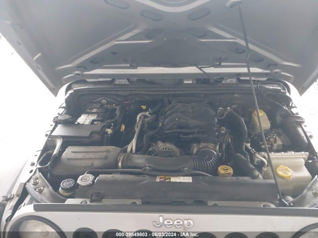 1C4BJWDG7EL130668 Jeep Wrangler Unlimited Sport