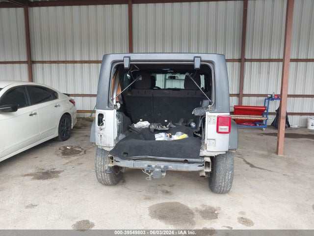 1C4BJWDG7EL130668 Jeep Wrangler Unlimited Sport
