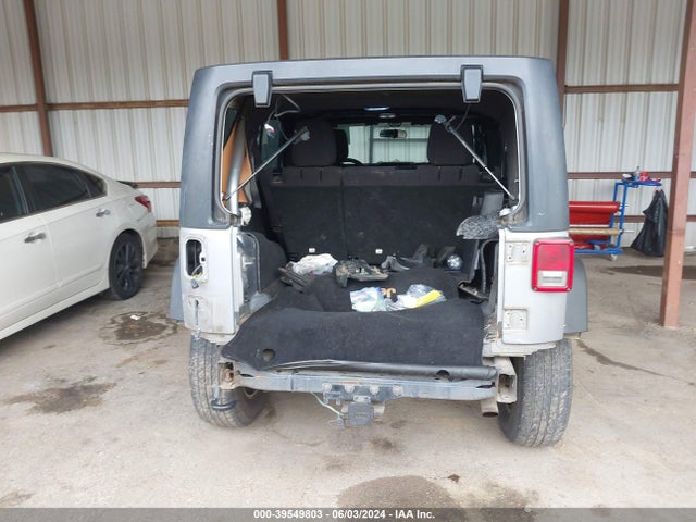 1C4BJWDG7EL130668 Jeep Wrangler Unlimited Sport