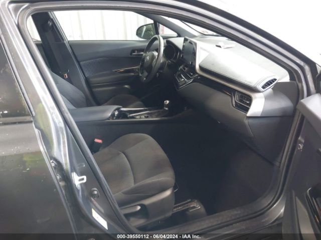 NMTKHMBX5KR099657 Toyota C-HR XLE