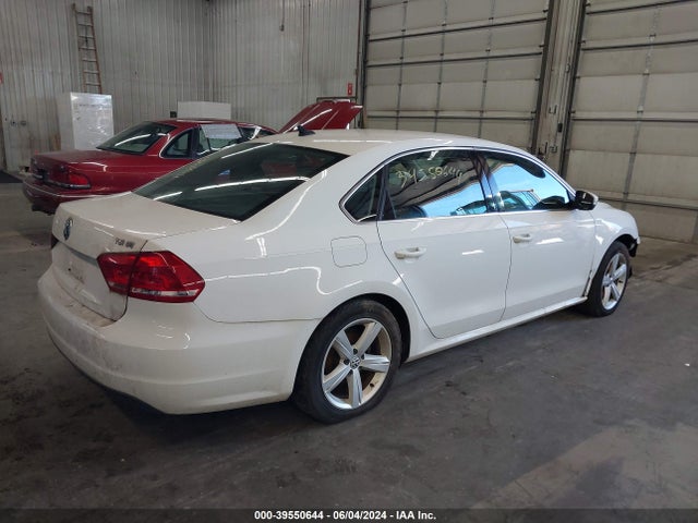 1VWBS7A33EC065657 Volkswagen Passat 1.8t Se