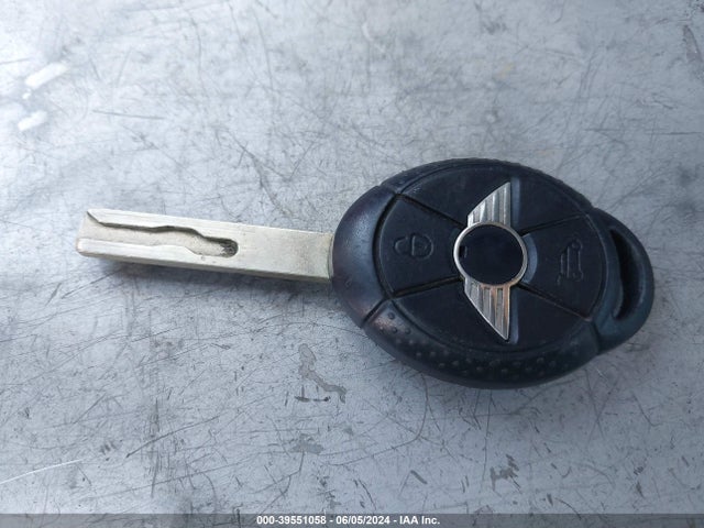 2005 MINI COOPER S WMWRE33475TD97141 Photo 10