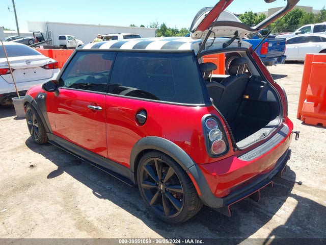 2005 MINI COOPER S WMWRE33475TD97141 Photo 2