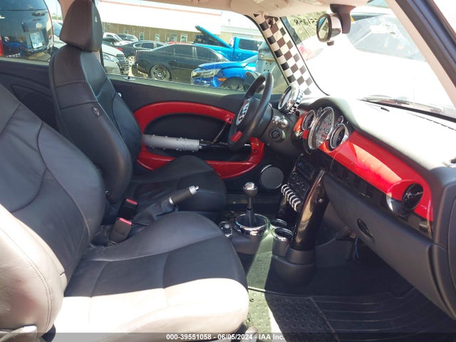 2005 MINI COOPER S WMWRE33475TD97141 Photo 4