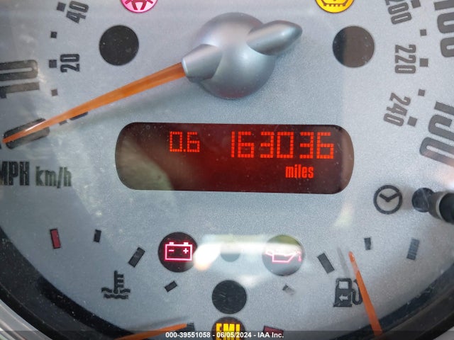 2005 MINI COOPER S WMWRE33475TD97141 Photo 6