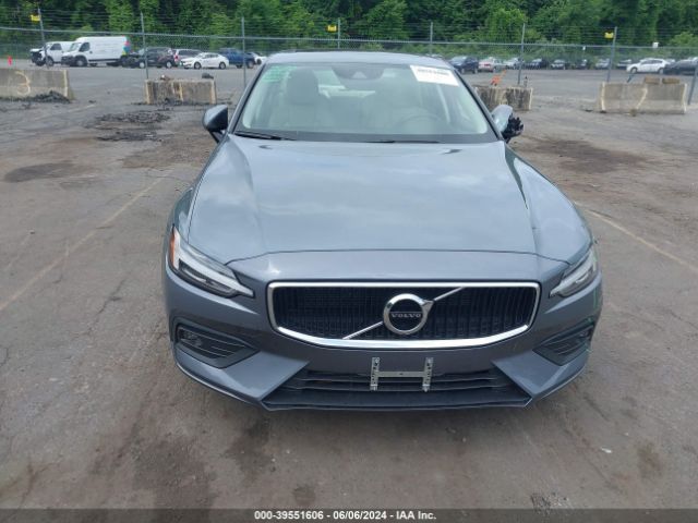 7JRA22TK6MG092916 Volvo S60 T6 Momentum