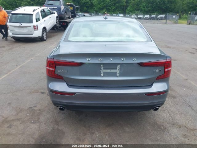 7JRA22TK6MG092916 Volvo S60 T6 Momentum