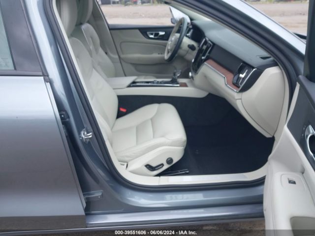 7JRA22TK6MG092916 Volvo S60 T6 Momentum
