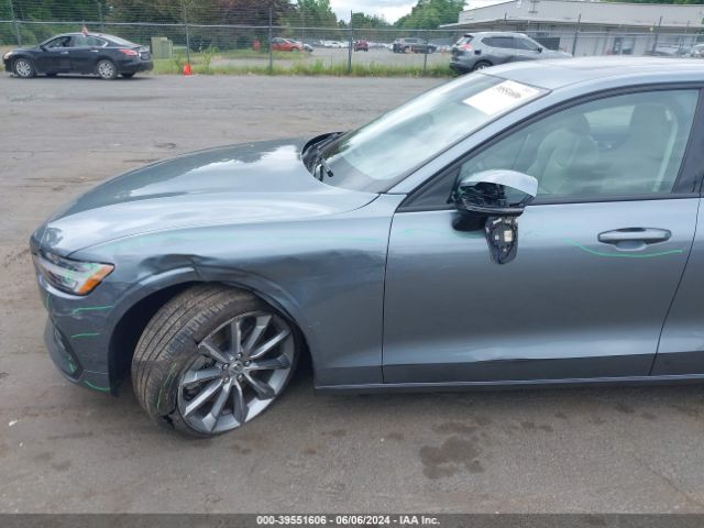 7JRA22TK6MG092916 Volvo S60 T6 Momentum
