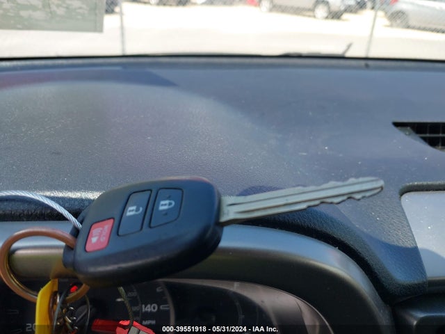Toyota RAV4 LE 2015 JTMBFREV2FJ014730 Image 11