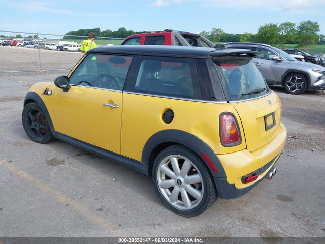2007 MINI COOPER S WMWMF73597TL83331 Photo 2