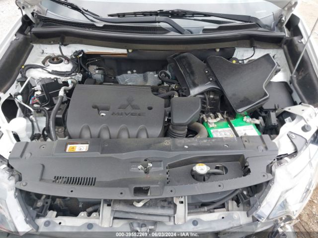 JA4AZ3A38HZ049100 Mitsubishi Outlander Se