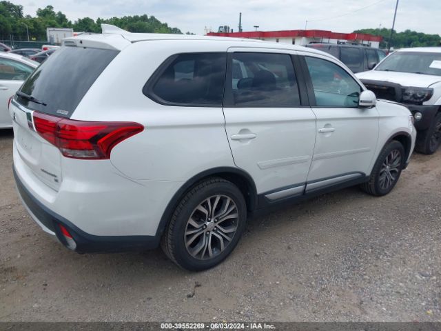 JA4AZ3A38HZ049100 Mitsubishi Outlander Se