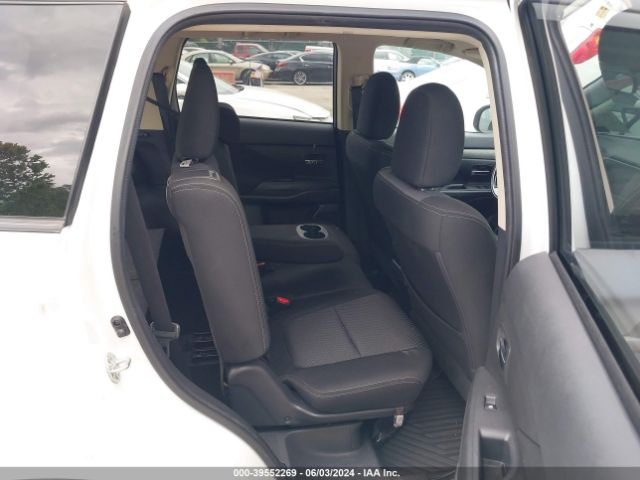 JA4AZ3A38HZ049100 Mitsubishi Outlander Se