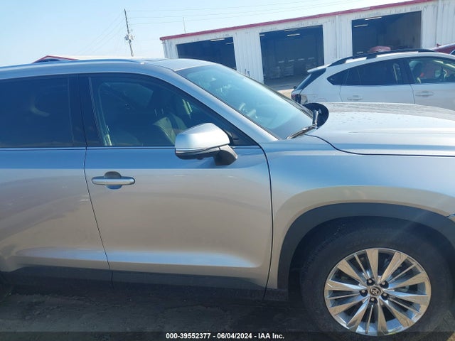 Toyota Grand Highlander Platinum 2024 5TDAAAB5XRS029760 Image 14