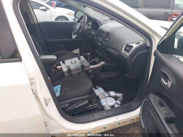 3C4NJCAB7JT326886 Jeep Compass Sport Fwd