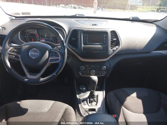 1C4PJMCS9HW590935 Jeep Cherokee Latitude 4x4