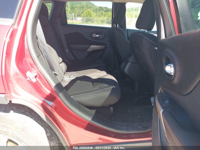 1C4PJMCS9HW590935 Jeep Cherokee Latitude 4x4