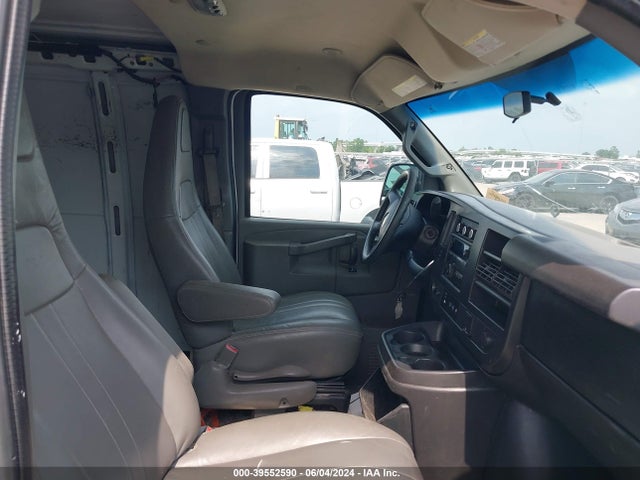 Chevrolet Express 2500 Work Van 2017 1GCWGAFF9H1131120 Image 5
