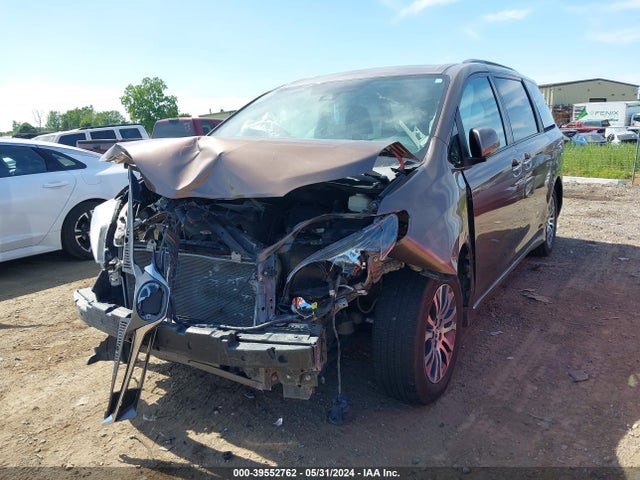 5TDYZ3DC3LS050214 Toyota SIENNA XLE