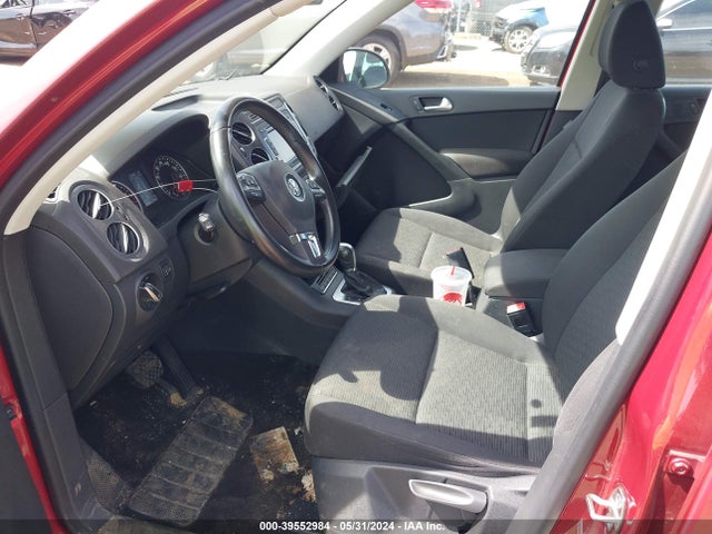 WVGAV7AX9FW114722 Volkswagen TIGUAN S