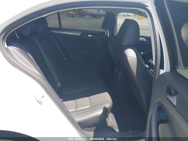 3VWDB7AJ0JM219189 Volkswagen Jetta 1.4t Se/1.4t Wolfsburg Edition