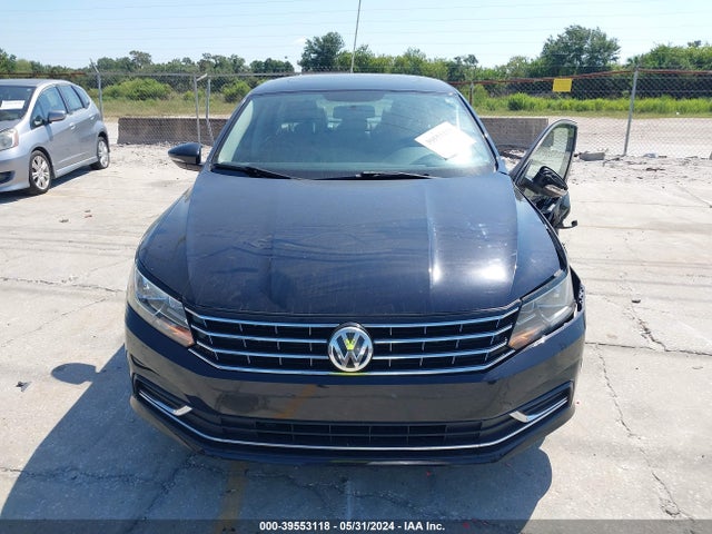 1VWBT7A33HC061027 Volkswagen Passat 1.8t Se