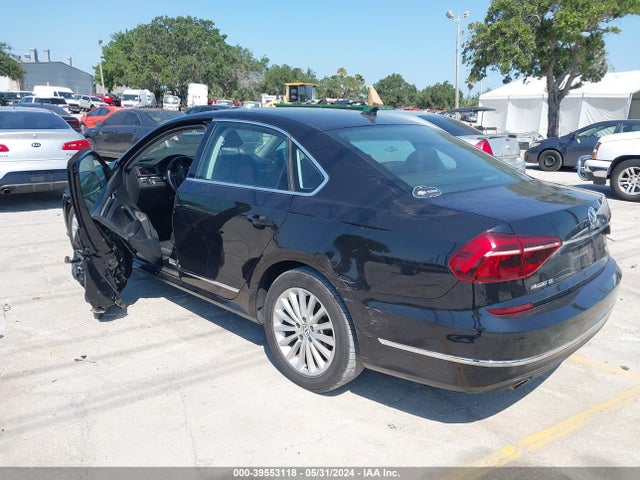 1VWBT7A33HC061027 Volkswagen Passat 1.8t Se