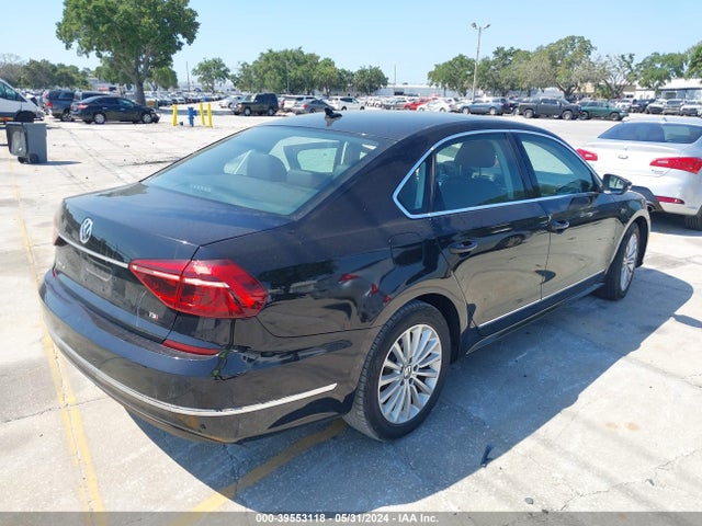 1VWBT7A33HC061027 Volkswagen Passat 1.8t Se