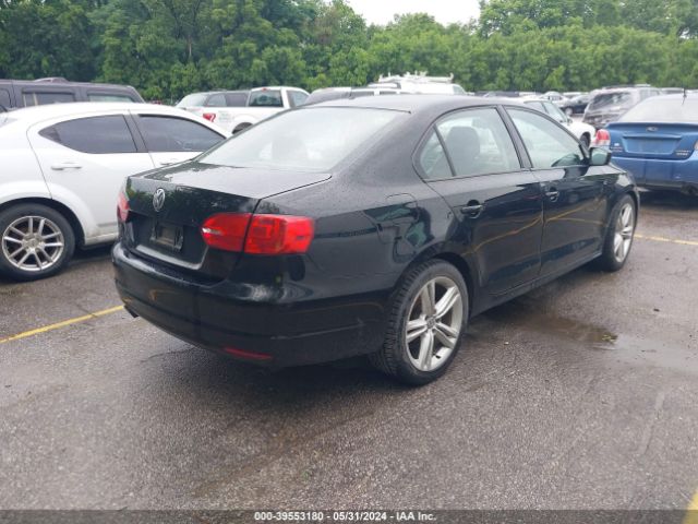 3VW2K7AJ5EM332889 Volkswagen Jetta 2.0l S