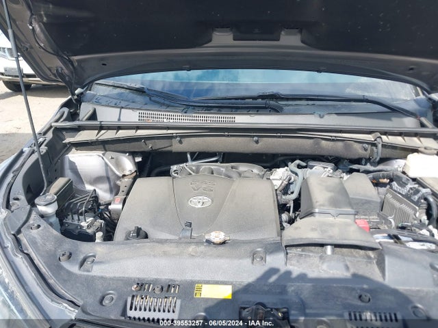 Toyota Highlander Limited Platinum 2018 5TDDZRFH2JS805490 Image 10
