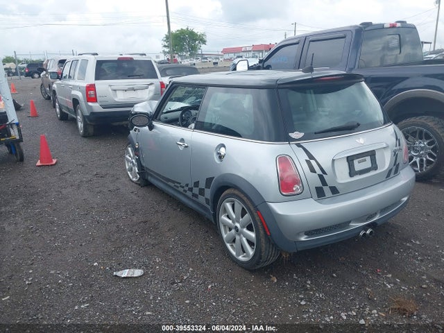 2006 MINI COOPER S WMWRE33586TJ36043 Photo 2