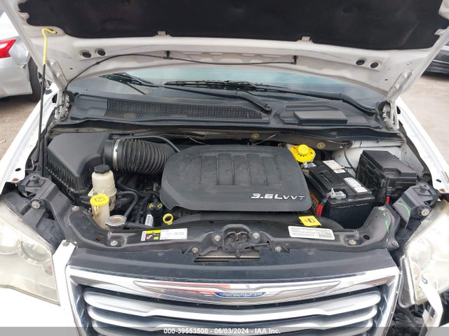 2C4RC1BG8ER343618 Chrysler Town & Country Touring