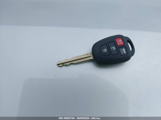 Toyota COROLLA LE 2016 5YFBURHE5GP568956 Image 11