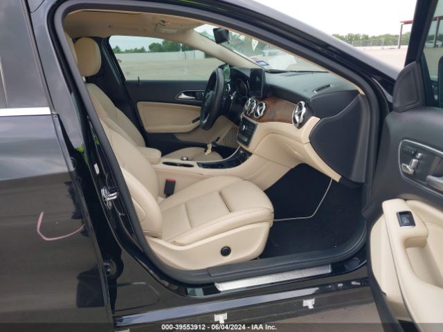 WDCTG4EBXJJ520559 Mercedes-Benz GLA 250
