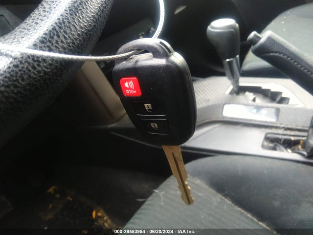 Toyota RAV4 LE 2015 JTMBFREV9FJ050981 Image 11