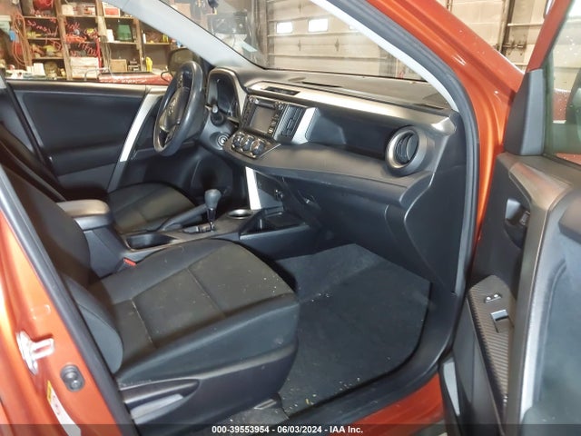 Toyota RAV4 LE 2015 JTMBFREV9FJ050981 Image 5