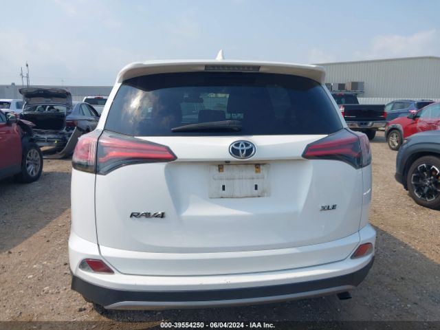 2T3WFREV3JW475897 Toyota Rav4 Xle
