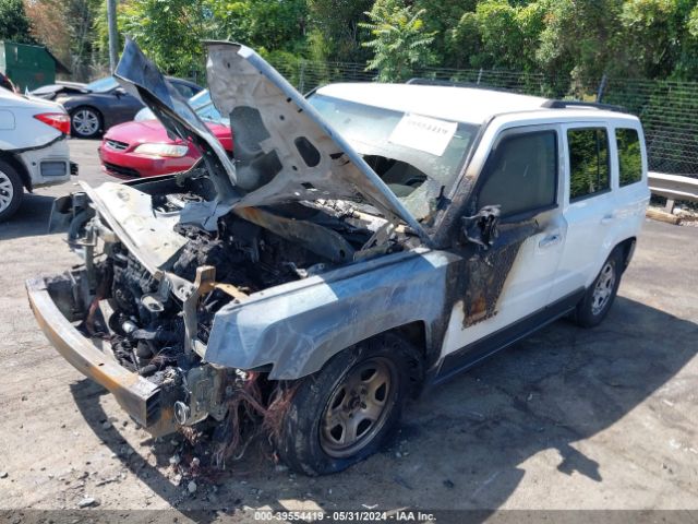 1C4NJPBB3GD582995 Jeep Patriot Sport