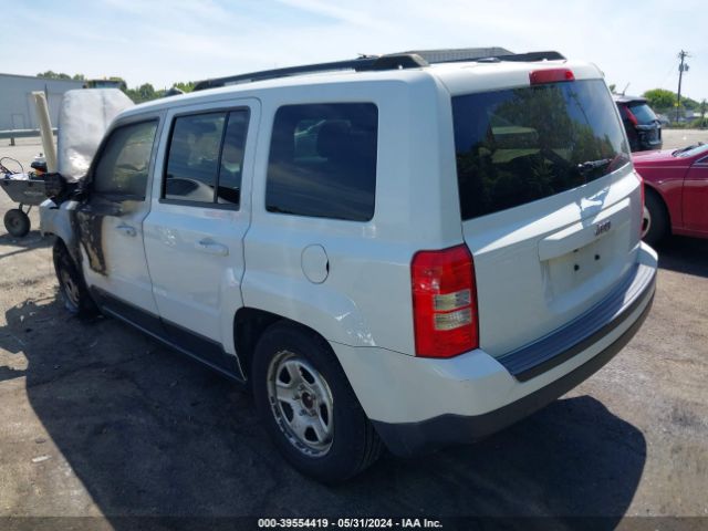 1C4NJPBB3GD582995 Jeep Patriot Sport
