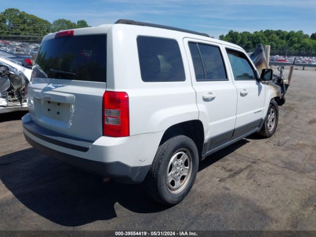 1C4NJPBB3GD582995 Jeep Patriot Sport