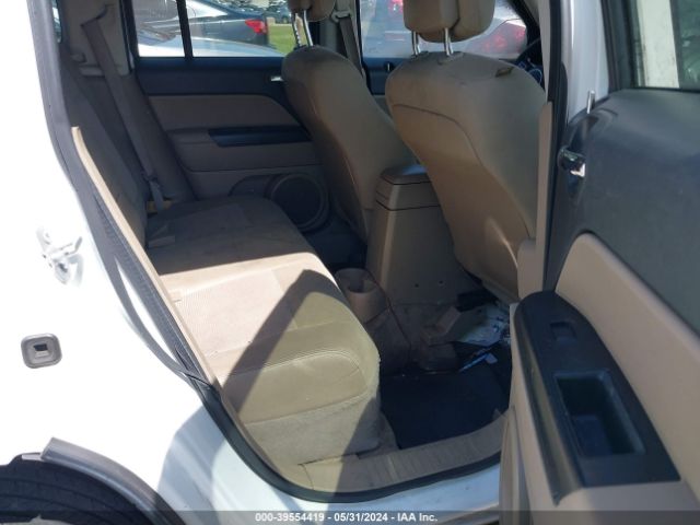 1C4NJPBB3GD582995 Jeep Patriot Sport